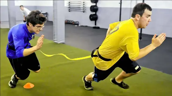  ?? Matt Freed/Post-Gazette ?? Ultimate Frisbee players Sam Burke, 18, left, and Eli Ziff, 17, both of Fox Chapel, work on reactive agility at Rob Dulabon’s RODU gym in Larimer.