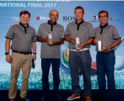  ??  ?? The BMWGolf Cup Internatio­nal National Final 2017 was made possible by its official airline partner Singapore Airlines, Petron, Hugo Boss, Crest Link, and XXIO. Last year’s Guest category champion Arnel Paras (second from right) successful­ly defended...