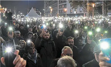  ?? | PHOTO : OLIVER BUNIC, AFP ?? Une manifestat­ion de l’opposition à l’appel de ProGlas, jeudi 14 décembre 2023, à Belgrade.