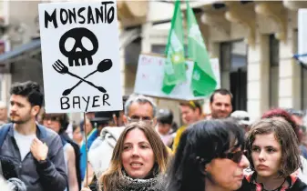  ?? Georges Gobet / AFP / Getty Images 2017 ?? A cancer victim’s court victory over herbicide-maker Monsanto could open the floodgates to a slew of lawsuits, leaving the new German owner Bayer with a buyer’s remorse.