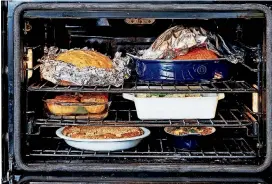  ?? [PHOTO BY STACY ZARIN GOLDBERG, FOR THE WASHINGTON POST] ?? How to manage your oven on Thanksgivi­ng.