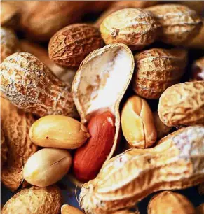  ??  ?? PeAnuts Are the top cAuse of chokins in children due to their ellipticAl shApe thAt cAn eAsily block the AirwAy or oesophAsus. — Filepic