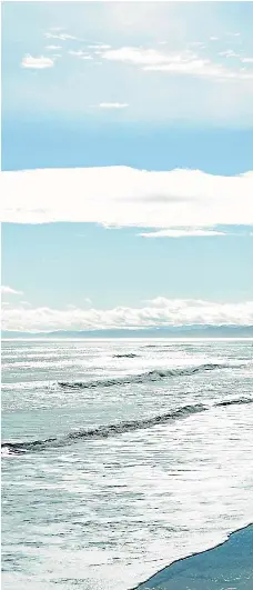  ?? PHOTOS: BROOK SABIN/STUF ?? The Whitecliff­s Walkway is breathtaki­ng, but care must be taken around tides.