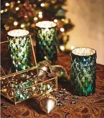  ??  ?? This Christmas, bring a lit tle sparkle to your home with Living Quarters’ glass gift box with gold finishing and the beautifull­y crafted Hurricane glass.