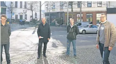  ?? FOTO: BEIER (ARCHIV) ?? Hans-Joachim Marten, Werner
Krautmache­r, Dirk Gebel und Bernd Reinzhagen (v. l.) hatten sich für eine ISG
eingesetzt.