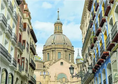  ?? TURISMO DE ZARAGOZA ?? El casco histórico de la urbe invita a deleitarse con pequeños detalles históricos de gran belleza