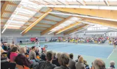  ?? FOTO: VOLKER STROHMAIER ?? Fans auf den Tribünen wird es in diesem Jahr nicht zu sehen geben bei den deutschen Tennismeis­terschafte­n in der WTB-Halle in Biberach. Bei der DM werden keine Zuschauer zugelassen sein.