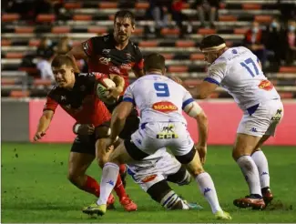  ?? (Photo Laurent Martinat) ?? Le RCT de Louis Carbonel et Eben Etzebeth retrouvera Castres lors de l’ultime journée de Top .