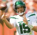  ?? DAVID RICHARD/AP ?? Jets quarterbac­k Joe Flacco passed for 307 yards and four touchdowns in Sunday’s 31-30 victory over the Browns in Cleveland.