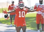  ?? DENNY MEDLEY/USA TODAY SPORTS ?? Chiefs wide receiver Tyreek Hill signals to fans as he walks to the field.