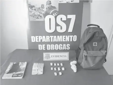  ??  ?? LAS LABORES DEL O.S.7 permitiero­n incautar cerca de 30 dosis de marihuana que eran comerciali­zadas por el alumno.