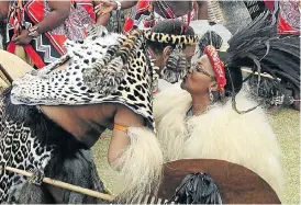  ?? Picture: THULANI MBELE ?? PRICE OF LOVE: King Goodwill Zwelithini kisses his new bride, Swazi princess Zola Mafu, during their wedding ceremony at Ulundi Stadium in KwaZulu-Natal in July last year