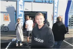  ?? FOTO: ANDREAS SOLTVEDT ?? GLAD FOR NY BUTIKK: Eirik Haugland (19) fra Bø synes det er fint å slippe å kjøre langt.