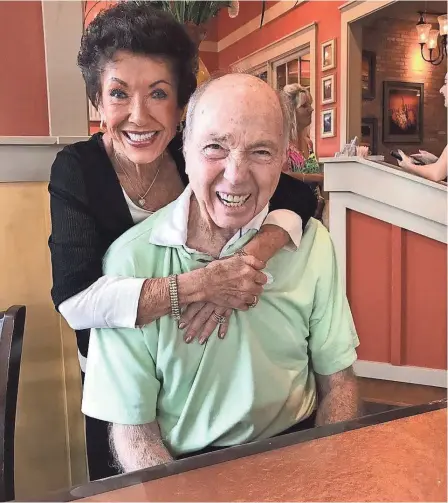  ?? COURTESY OF THE BART STARR FAMILY ?? Packers great Bart Starr, with wife Cherry, has not been able to attend a game at Lambeau Field since 2015.