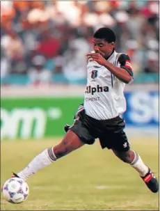  ?? PHOTO: D. DU TOIT/GALLO IMAGES ?? WINNING GOAL: Former Orlando Pirates marksman Jerry ‘ Legs of Thunder’ Sikhosana