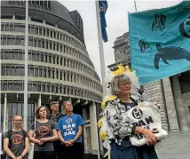  ?? PHOTO: GED CANN/STUFF ?? The 65,000 signatures to the petition calling for a ban on plastic bags were passed over in a fabric bag yesterday at Parliament.