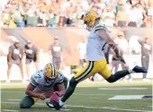  ?? DYLAN BUELL/GETTY ?? After missing three straight field goals, the Packers’ Mason Crosby kicks the game-winner Sunday.