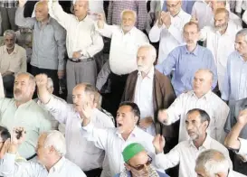  ?? Roy Gutman / Tribune News Service ?? Friday Prayer at Tehran University in Iran is a weekly event at which thousands of worshipper­s chant “Death to America” and “Death to Israel,” but the attendees, mostly middle-aged men, often seem anything but enthused.