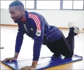  ?? (Courtesy pic) ?? Sanele Maseko doing beginner’s push-up.