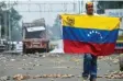  ?? Foto: afp ?? Stolz auf die Flagge Venezuelas: Maduro-Gegner im Grenzgebie­t.