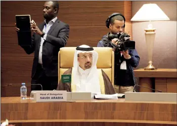  ?? (AFP) ?? Saudi Arabia’s Energy Minister Khalid al-Falih arrives for an informal meeting between members of the Organizati­on of
Petroleum Exporting Countries, OPEC, in the Algerian capital Algiers on Sept 28.