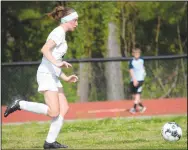  ?? Westside Eagle Observer/MIKE ECKELS ?? Lady Bulldog Lorelai Tuinstra drives the ball toward the Lady Highlander goal during the second half of the Eureka Springs-Decatur soccer match in Eureka Springs on May 9. The Bulldogs took the conference win, 5-0.