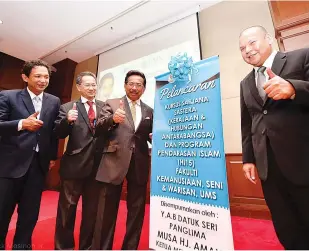  ??  ?? Musa (second right) and Harun giving the thumbs up after the launching of two new courses in UMS, while Hasnol (left) and Armizan (right) look on.