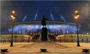  ?? ANATOLY MALTSEV/EPA ?? MIRIP UFO: Penampakan Stadion Krestovsky. Stadion ini memang dirancang dengan desain futuristis.