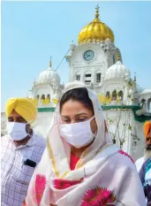  ?? — PTI ?? Union Cabinet minister of food processing Harsimrat Kaur Badal offers prayers at the Golden Temple in Amritsar on Saturday.