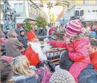  ??  ?? Wenn der Nikolaus am Fuchseck auftaucht, herrscht dichtes Gedränge.