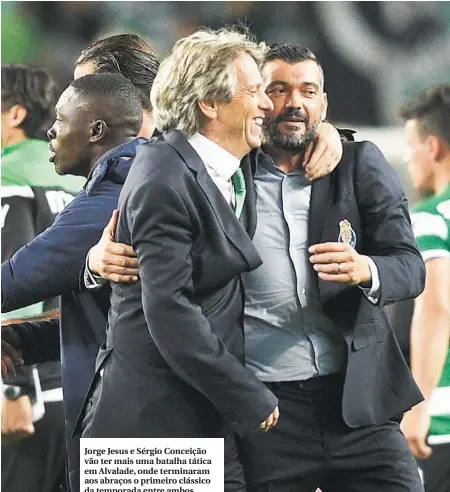  ??  ?? Jorge Jesus e Sérgio Conceição vão ter mais uma batalha tática em Alvalade, onde terminaram aos abraços o primeiro clássico da temporada entre ambos