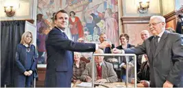  ?? AP/PTI ?? French independen­t centrist presidenti­al candidate Emmanuel Macron casts his ballot in the presidenti­al runoff election in Le Touquet in France on Sunday