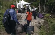  ?? CHARLES KRUPA, THE ASSOCIATED PRESS ?? Refugee claimants have been crossing the Canadian border illegally recently, where they have a pretty good chance of staying, according to latest Canadian data from the Immigratio­n and Refugee Board.