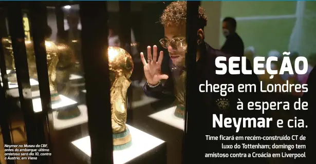  ??  ?? Neymar no Museu da CBF, antes do embarque: último amistoso será dia 10, contra a Áustria, em Viena