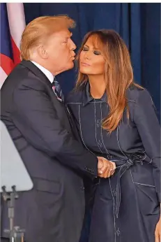  ?? FOTO: IMAGO ?? Echte Liebe oder nur noch Schauspiel? Um die Ehe von US-Präsident Donald Trump und seiner Frau Melania ranken sich viele Gerüchte.