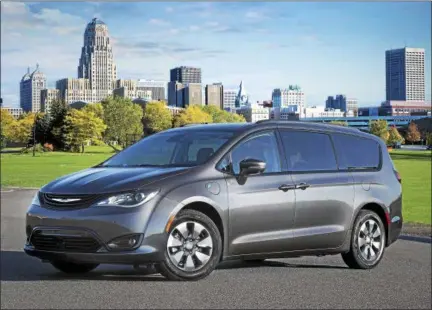 ??  ?? 2018 Chrysler Pacifica Hybrid with the Hybrid Special Appearance Package