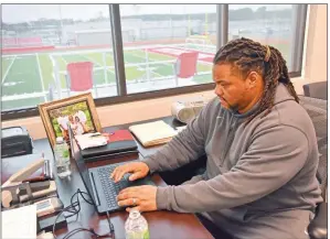  ?? STACI VANDAGRIFF/THREE RIVERS EDITION ?? Maurice Moody, the Jacksonvil­le Titans’ new football coach, has moved into his office, where he displays a photo of his family. “My decision to leave Little Rock was in this order — God first, family second, then football,” Moody said. “I went to my family, and we all just agreed that this was the right thing to do and the right time to do it.”