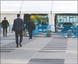  ?? (AP/Mary Altaffer) ?? Delegates arrive at United Nations headquarte­rs Monday.