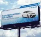  ?? FOTO TOYOTA ?? Toyota adverteert in de Verenigde Staten met luchtzuive­rende reclamebor­den.