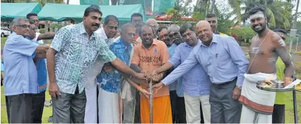  ?? Photo: Karalaini Tavi ?? Third from right: The Secretary General of TISI sangam Fiji Damend Gounder with members of TISI Sangam Associatio­n at the Sri Siva Subramaniy­a Swami Temple in Nadi on December 15, 2017.