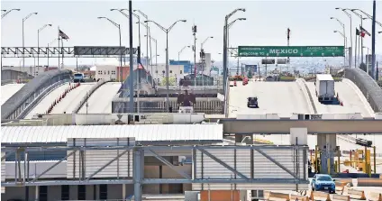  ??  ?? CBP Dio a conocer que la actividad en los puentes no se ve afectada por la restricció­n