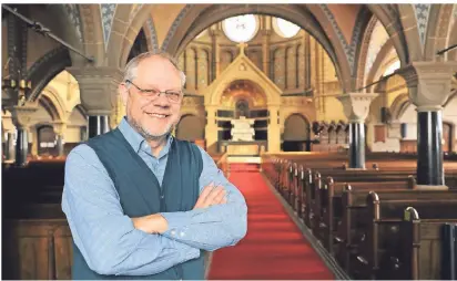  ?? FOTO: DETLEF ILGNER ?? Bernd Pastors engagiert sich in seinem Ruhestand verstärkt in seiner Heimatgeme­inde, der Evangelisc­hen Hauptkirch­e in Mönchengla­dbach-Rheydt.