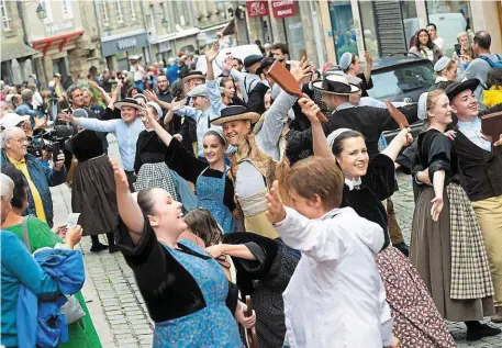  ?? | PHOTO : MATHIEU PATTIER / OUEST FRANCE ?? La danse bretonne sera bien évidemment à l’honneur de la Saint-Loup.