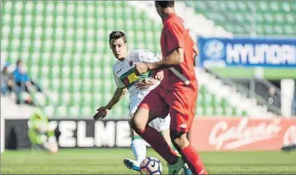  ?? FOTO: SONIA ARCOS ?? Guillermo Fernández El delantero bilbaíno ha jugado la pasada campaña en el Elche y ahora ha fichado por el Numancia