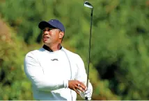  ?? PHOTOS BY RYAN KANG THE ASSOCIATED PRESS ?? LEFT: Tiger Woods hits from the fourth tee during the first round.