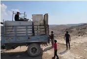  ?? Thomas Helm / The National ?? Villagers pack their belongings on to a lorry in Khirbet Zanuta, West Bank