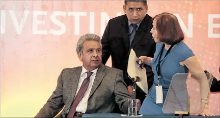  ?? HENRY LAPO / EXPRESO ?? Evento. El presidente de la República, Lenín Moreno, junto a Susan Segal, presidenta y CEO de As-coa, ayer, durante el encuentro empresaria­l.
