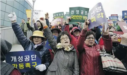  ?? LEE JIN- MAN/ THE ASSOCIATED PRESS ?? South Korean protesters from Korea Freedom Federation shout slogans during a rally in Seoul denouncing North Korea’s decision to pull workers from the Kaesong industrial park, as well as its threat of nuclear war and its threat to launch a missile.