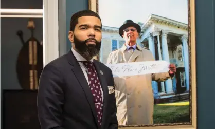  ??  ?? Chokwe Antar Lumumba, mayor of Jackson, Mississipp­i, with a portrait of his father, a former mayor. Photograph: Julie Dermansky