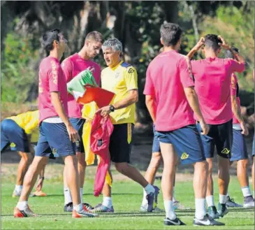  ??  ?? SIN COMPLEJOS. El técnico de Las Palmas, Quique Setién, quiere ir a Bilbao a ganar.